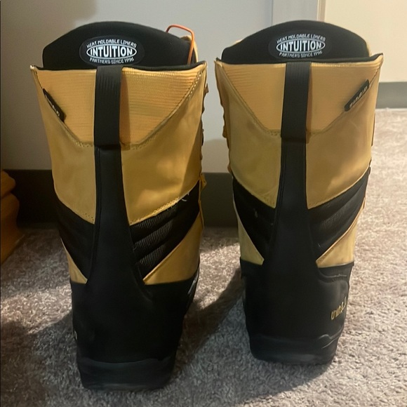 Thirty Two Yellow and Black Men's Snowboarding Boots - Picture 3 of 5